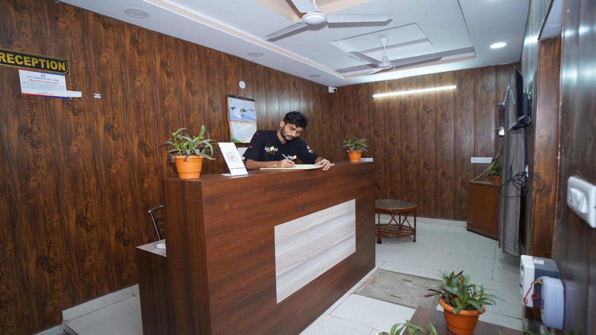 Hotel Apoorv - Near Jaipur Railway Station Екстериор снимка
